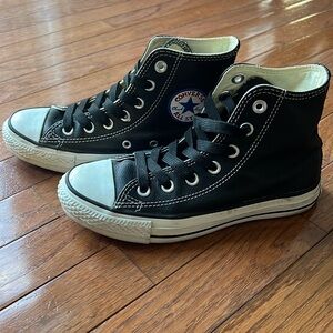 ALL-STAR Hightop Leather Converse. Size 5